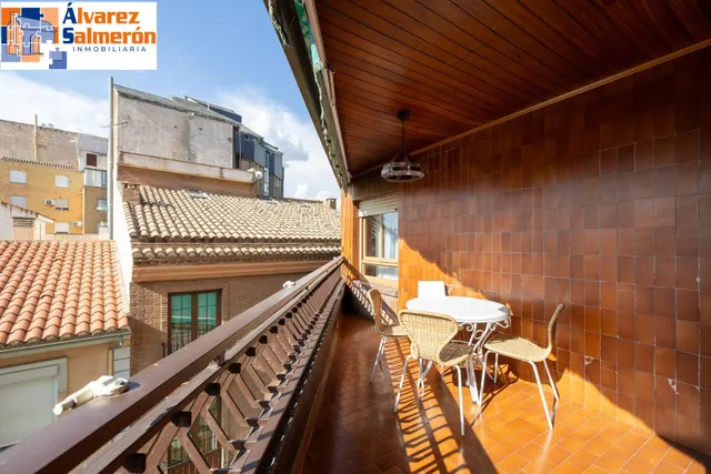Piso y cochera en venta junto Acera de Darro. — 17