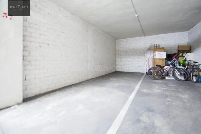 Se vende plaza de aparcamiento cerrada junto Alhamar — 5