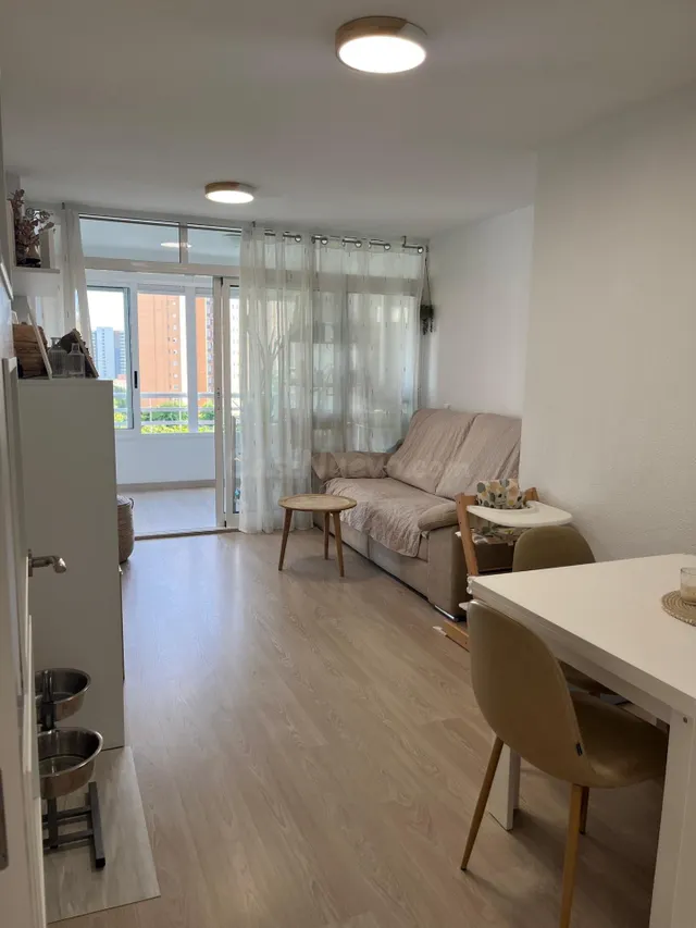 Piso reformado con dos dormitorios, piscina y parking propio en zona juzgados, Benidorm — 4