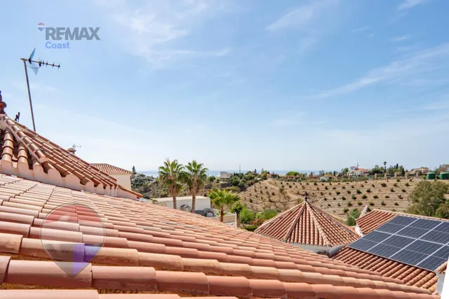 VILLA INDEPENDIENTE CON PISCINA, GRANDES TERRAZAS Y VISTAS AL MAR EN BENAJARAFE — 16