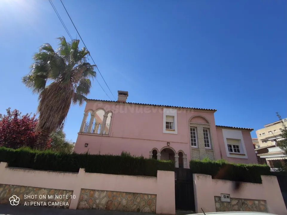IMPRESIONANTE CHALET EN EL CENTRO DE VENDRELL