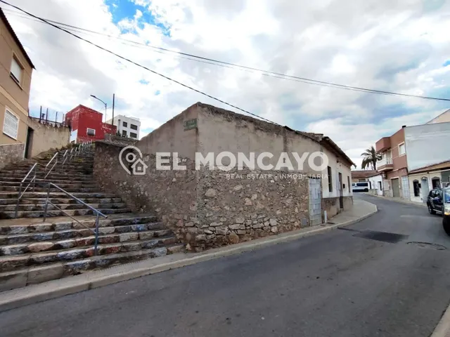 Fantástica casa de pueblo para reformar a escasos metros del