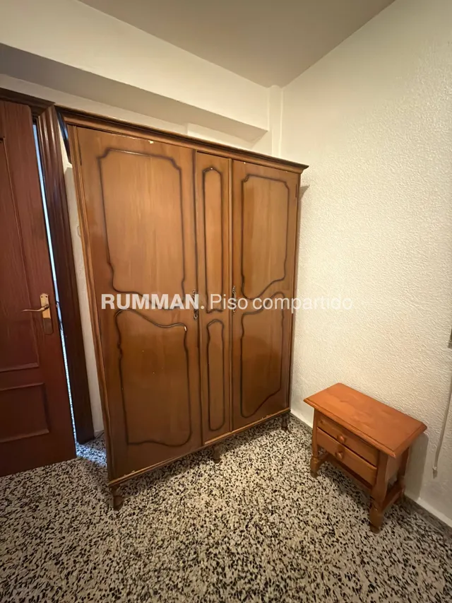 EST/ Piso amueblado para ESTUDIANTES con CUATRO dormitorios  - foto 5