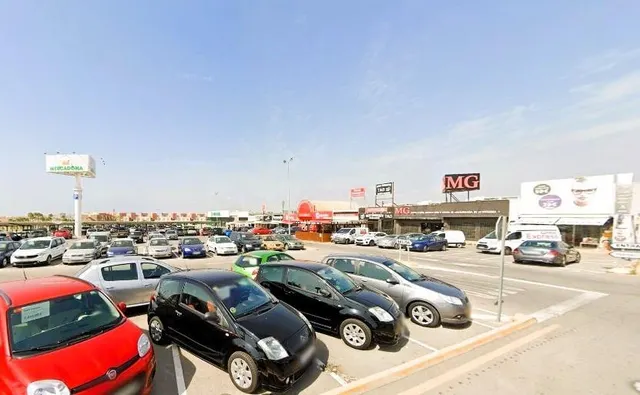 SE ALQUILA LOCAL COMERCIAL DE 300 MTS2 EN AVENIDA CORTES VALENCIANAS JUNTO MERCADONA — 4
