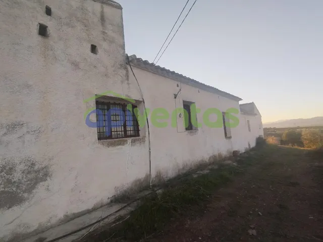 Casa de piedra con 61 hectáreas de terreno — 5