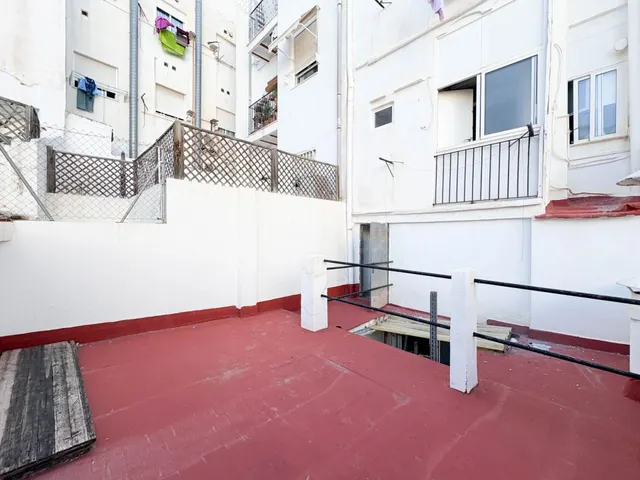 LOCAL COMERCIAL EN CALLE DENIA CON ALTILLO Y TERRAZA, ALTAS 