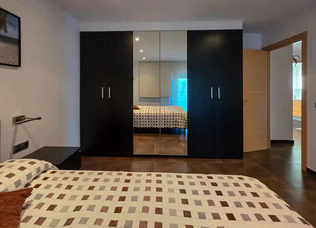 CASA DE 2 PLANTAS CON APARTAMENTO Y JARDIN — 23