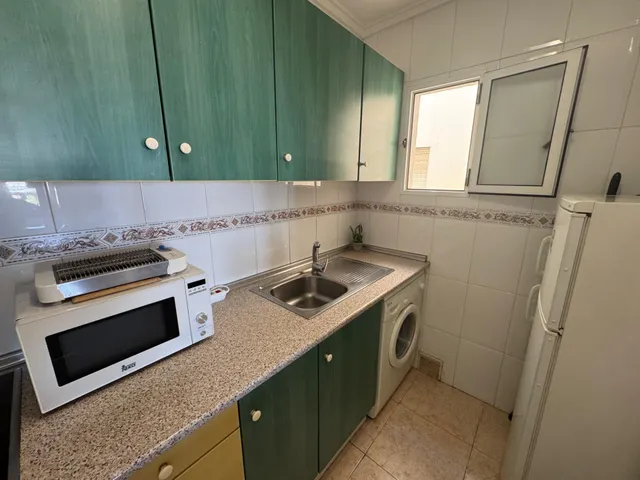 Apartamento con vistas despejadas y piscina — 16