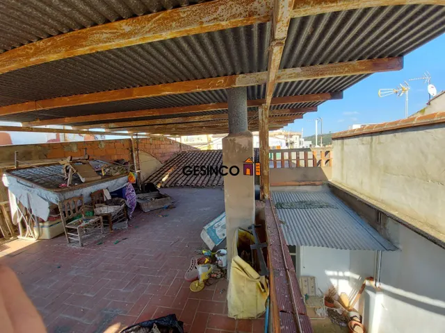 CASA DE PUEBLO CON MUCHAS POSIBILIDADES — 21