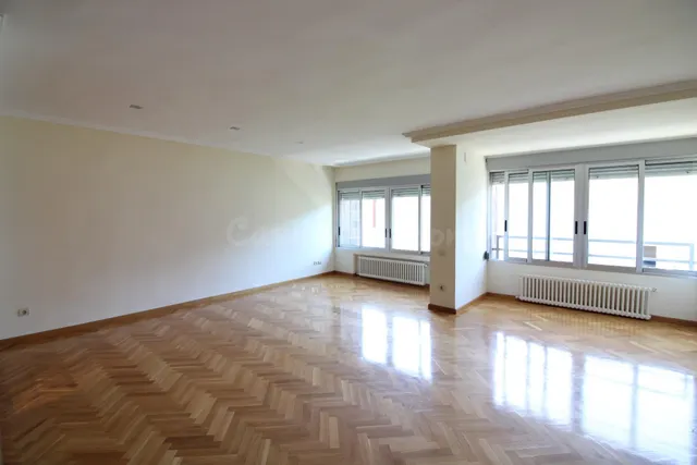 EXCLUSIVA VIVIENDA DE CASI 200M2, REFORMADA A ESTRENAR Y A P - foto 5