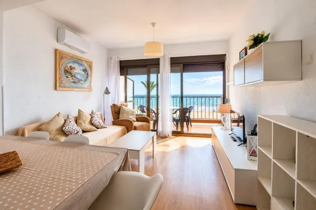 Espectacular Apartamento en Primera Línea de Playa Muchavist - foto 2