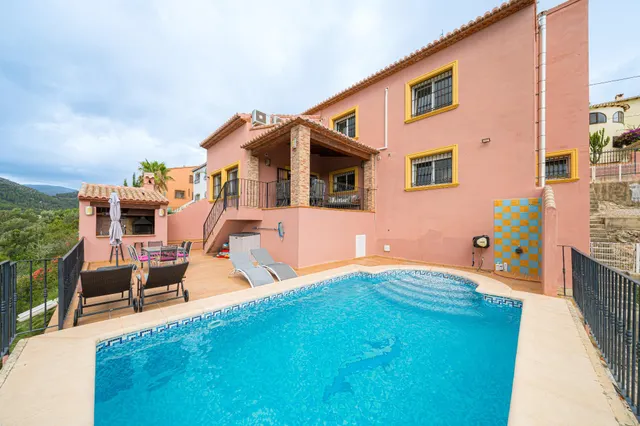 Villa  de 5 dormitorios en venta en Orba, Costa Blanca. — 2