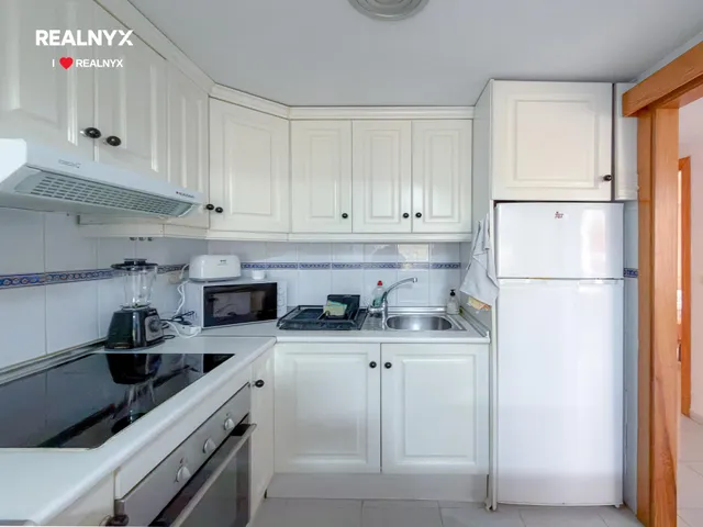 ¡Oferta Especial! Amplio apartamento con 3 dormitorios + gran terraza y vistas a la piscina comunitaria + Garaje incluido en el precio — 13