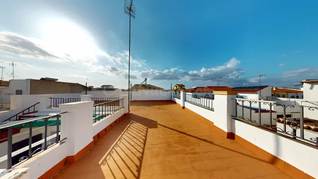 ¡¡ESPECTACULAR!! Adosada de esquina de 223 m2 con patio, terraza y garaje — 3