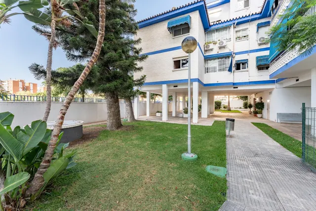 Atico 1 habitación con piscina Zona Carlos Haya - foto 4