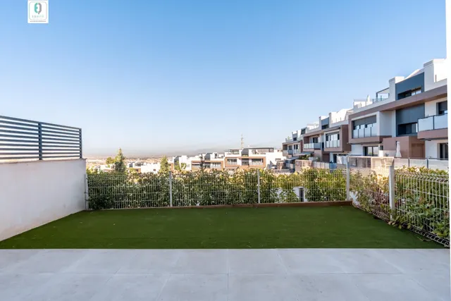 Exclusiva vivienda de lujo en planta baja con grandes terrazas, vistas a Granada — 10