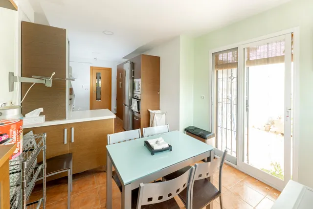 Estupenda unifamiliar junto hospital VITHAS — 10