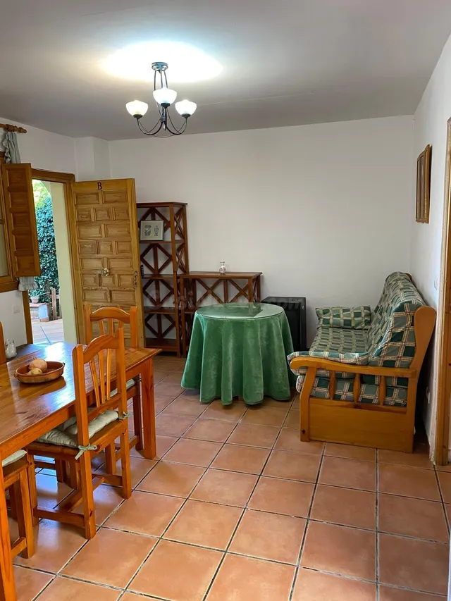 Se alquila piso exterior con terraza en Albaicín – Ideal par - foto 3