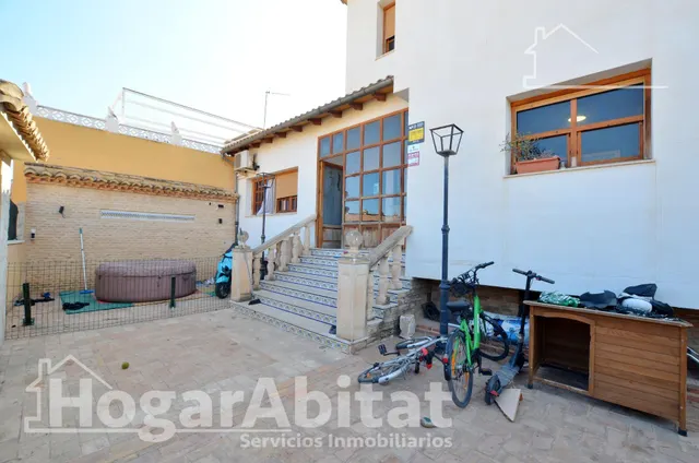 Atractivo chalet muy amplio y luminoso con terraza, garaje y jacuzzi — 10