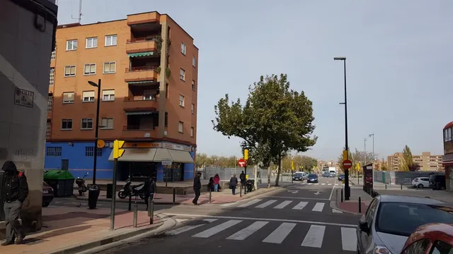 AVDA NAVARRA - 106 m2 de LOCAL COMERCIAL A PIE DE CALLE. — 23