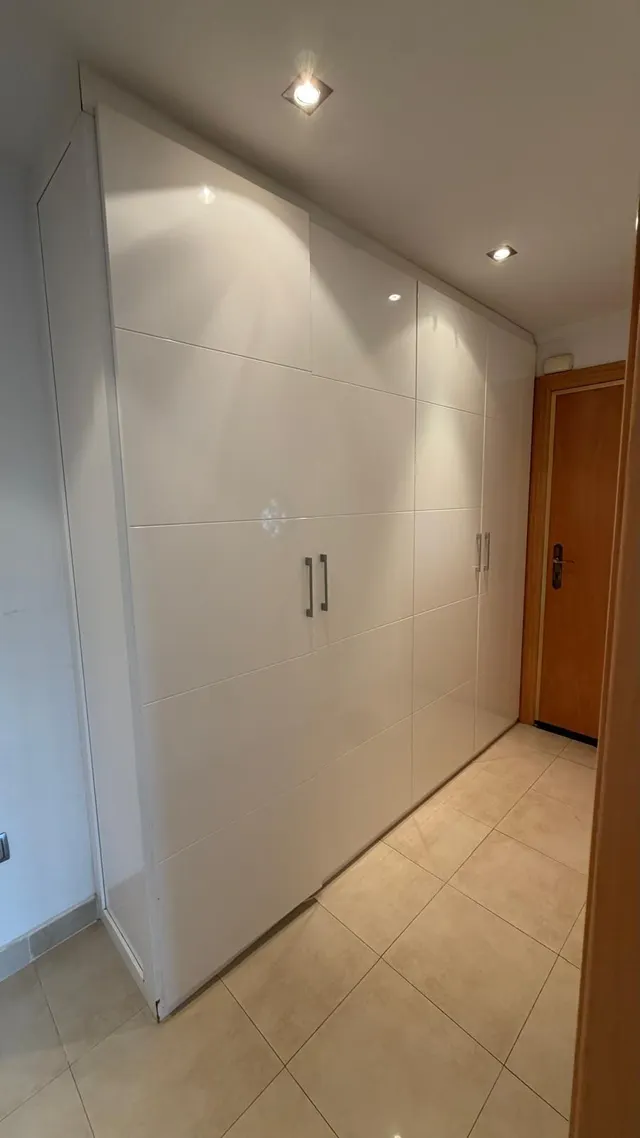 Se vende piso de 2 habitaciones con balcón y ascensor — 14