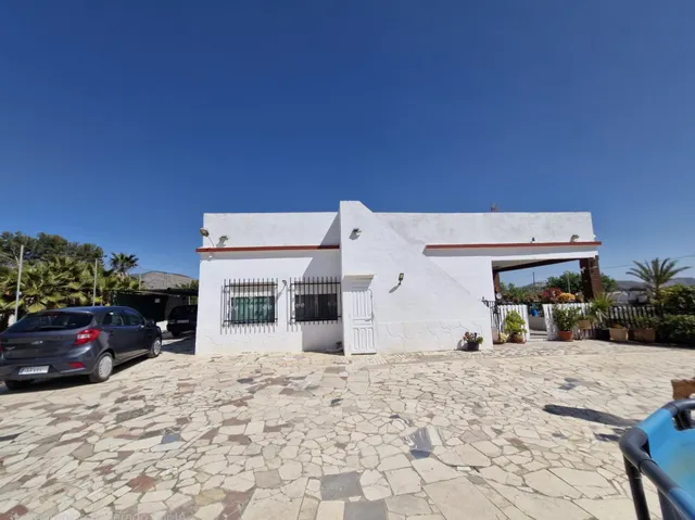 CASA CON TERRENO EN HONDON DE LAS NIEVES — 27