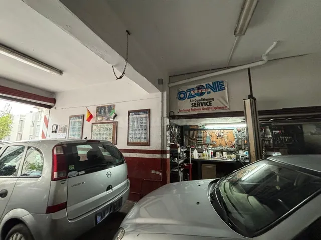Taller de coches en San Blas - foto 3