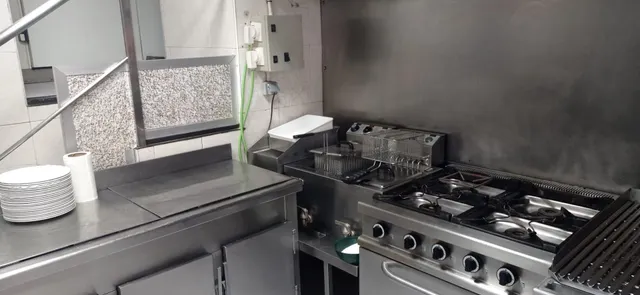 SE VENDE NEGOCIO DE HOSTELERIA, EN PLENO FUNCIONAMIENTO. — 16