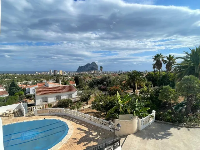 Villa con preciosas vistas al mar y amplia parcela en Calpe — 14