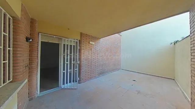 AMPLIA VIVIENDA CON TERRAZA PARA INVERSORES - foto 4