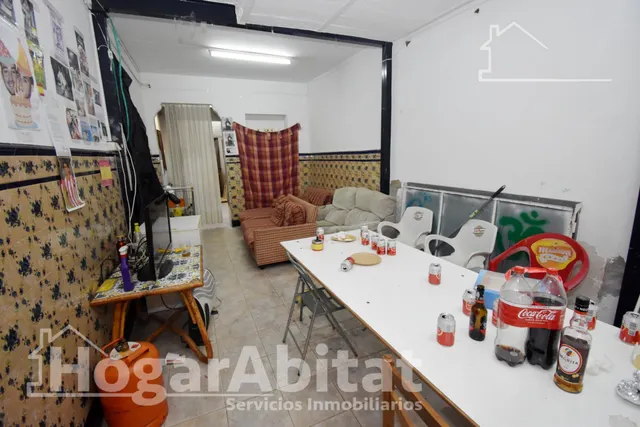 ¡OPORTUNIDAD DE INVERSIÓN! CASA CON BALCÓN Y PATIO EN EL CENTRO — 6
