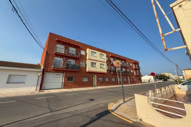 Piso en venta en Deltebre, de 3 habitaciones y piscina comun