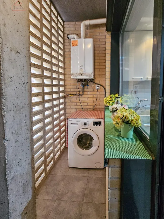 Inmueble en venta con terraza, plaza de garaje y trastero junto al Metro Urgel! — 13