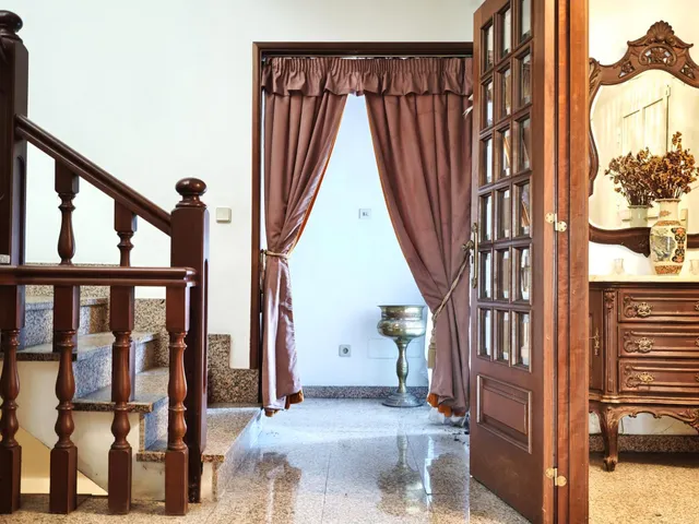 CHALET en perfecto estado conservación, con gran FINCA y a diez minutos del CENTRO de Santiago. — 18
