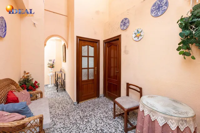 Local + vivienda en Avda. Cadiz — 14