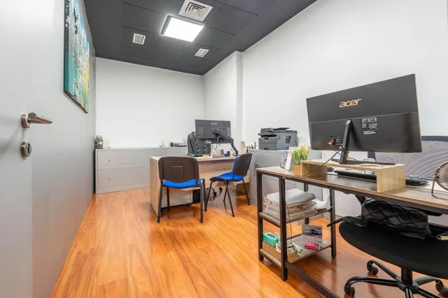 Edificio de 3 plantas destinado a oficinas junto a Centro Comercial Serrallo — 9