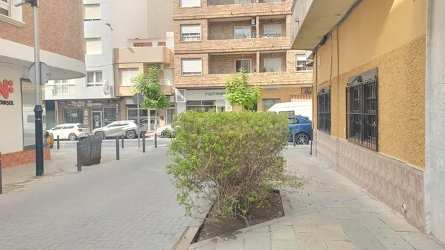LOCAL COMERCIAL CENTRICO CON SALIDA DE HUMOS — 2