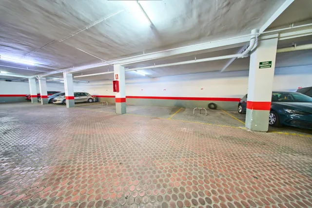 Piso Alminares del Genil, pisazo de 195 m2 con piscina, sauna y gimnasio — 36