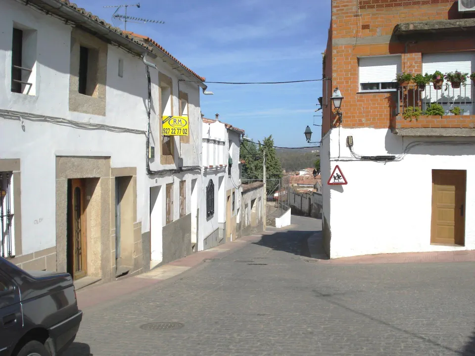 Se vende piso para reformar con Tejado Reformado