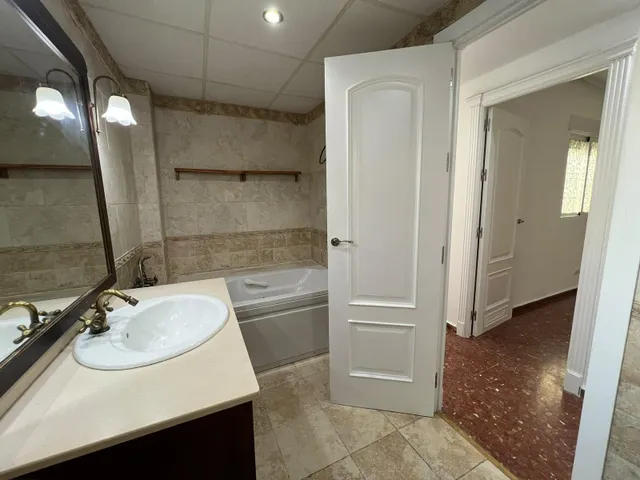 Amplio piso en alquiler en Plaza San Rafael, Córdoba — 14