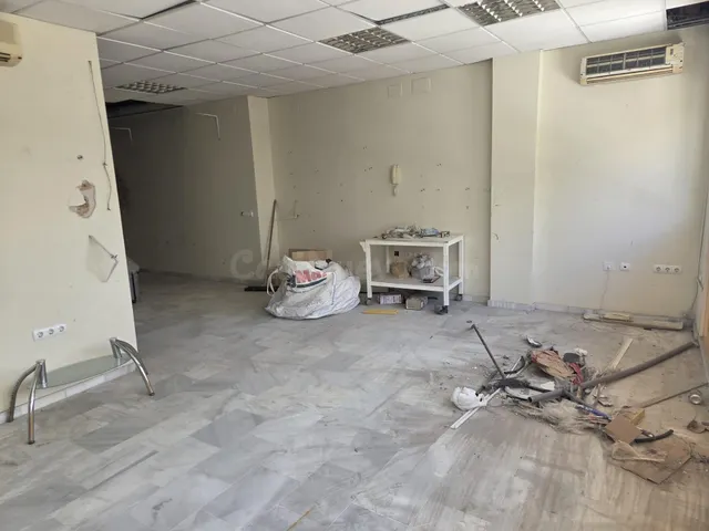 LOCAL COMERCIAL CON LICENCIA DE CAMBIO DE USO A VIVIENDA EN 