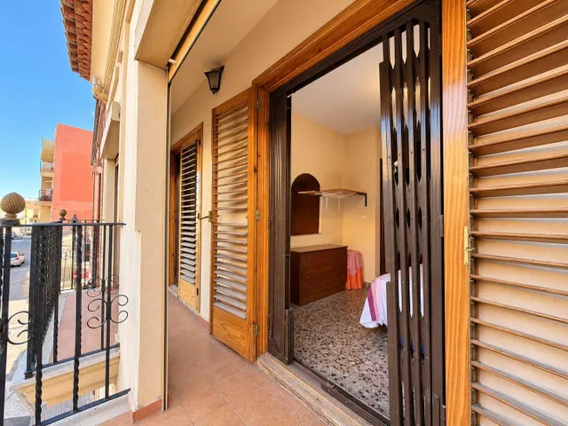 Adosado con gran patio, terraza y garaje en massarrojos, junto a Valencia — 30