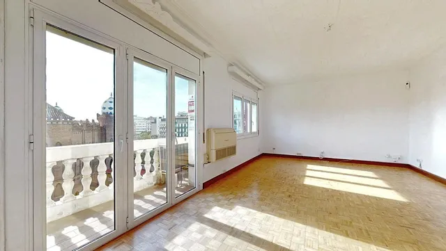 Vivienda en quinta planta con vistas panorámicas, luminosa, con 5 amplias habitaciones. — 10
