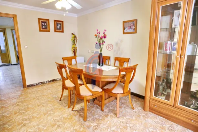 Local con posibilidad de conversión a vivienda a un paso del - foto 2