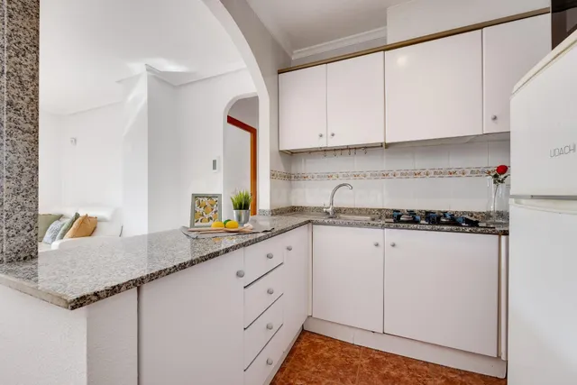 Apartamento de dos dormitorios en residencial con piscina comunitaria — 4