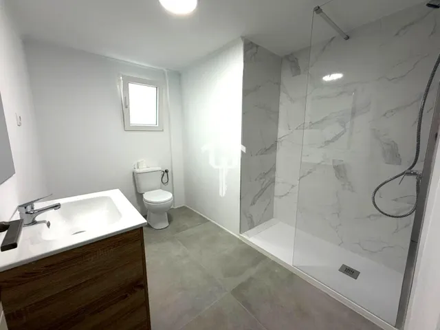 Piso en venta en Alicante, 109m2, 3 habitaciones, 1 baño completo, segunda planta con ascensor en la zona de carolinas bajas. — 17
