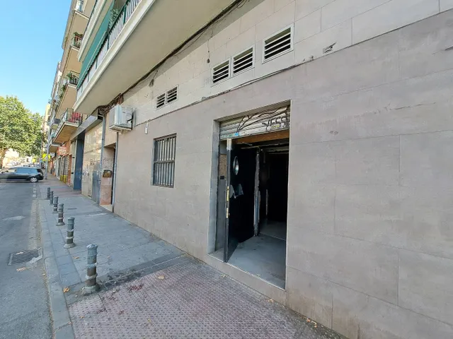 Local comercial 89m² en venta - Zona Renfe — 9