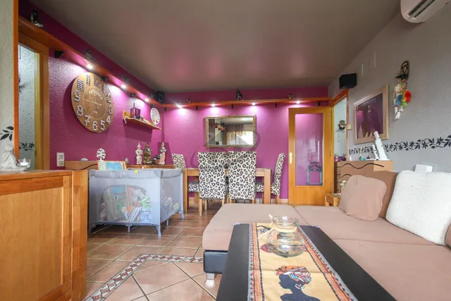 VIVIENDA EN FINCA SEMINUEVA CON PISCINA. AMPLIO BALCÓN Y VISTAS DESPEJADAS. — 14