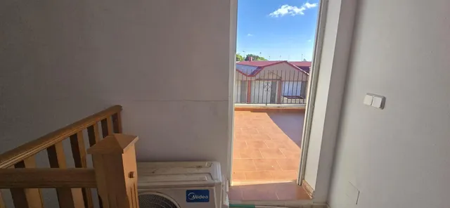 Chalet pareado con piscina privada, 4 dormitorios y amplios espacios exteriores en Nuevo San Javier — 22