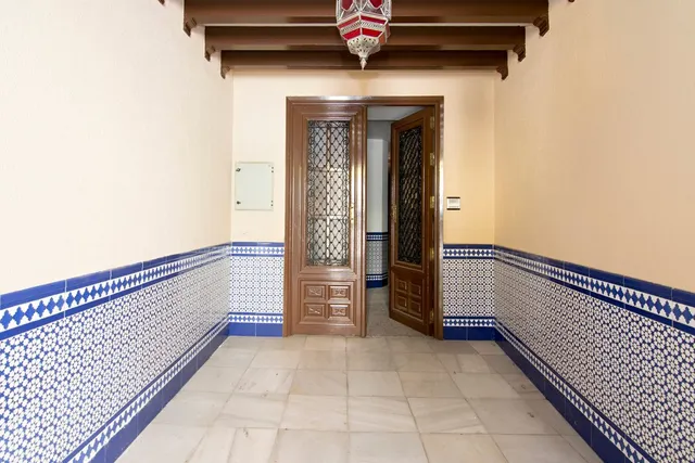 Escpecatcular Casa- Edficicio en el Centro de Baza — 6